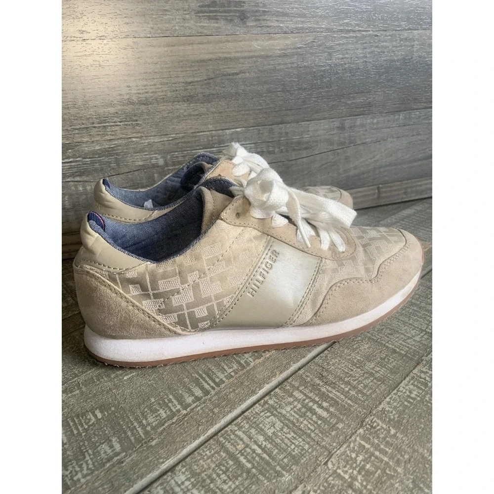 Tommy Hilfiger Women's Sneakers Shoes Size 7.5 Tan Wonderful Condition - Picture 1 of 8